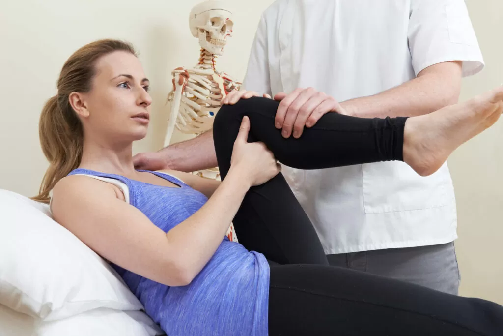 woman going to physical therapy to relieve knee and hip pain
